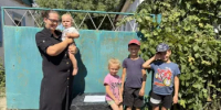 Департамент экономики ЯНАО поздравил многодетную семью из ДНР с Днём знаний - Департамент экономики