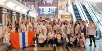 Волонтеры из Омска отправились на Международный фестиваль молодежи-2026 в Екатеринбург - Главное управление молодежной политики