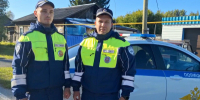 Инспекторы ДПС спасли бабушку из загоревшегося ночью дома в городе Ялуторовске Тюменской области - УМВД Тюменской области
