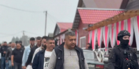 В деревне Верхние Осельки проверили 376 человек и 215 машин - ЛенТВ24