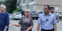 Жители домов на улице Химической пожаловались на разбитый тротуар и опасную детскую площадку - ЛДПР