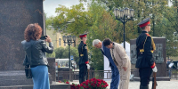 День города в Гатчине начался с возложения цветов к стеле «Город воинской славы» - 47Channel.Ru