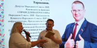 Депутат Народного Совета ЛНР Геннадий Тараканов, в качестве почетного гостя, принял участие в очередном туре командной интеллектуальной игры "Луганский характер" - Справедливая Россия