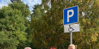 Волонтёры привели в порядок парковочную зону у Молодёжного центра - Городской округ Ступино
