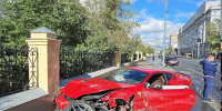 В центре Москвы Ferrari протаранил внедорожник - Комсомольская Правда