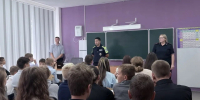 Сотрудники ГИБДД провели урок безопасности для школьников Трёхозёрской школы - Газета Новая жизнь