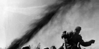 15 октября 1961 года из скважины Р-62 был получен первый мощный фонтан нефти дебитом 300 тонн в сутки, возвестивший об открытии Усть-Балыкского месторождения нефти.jpg - ИД Новости Югры