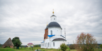 В день Отдания праздника Успения Пресвятой Богородицы, митрополит Орловский и Болховский Тихон и епископ Ливенский и Малоархангельский Нектарий возглавили Божественную Литургию в Михаило-Архангельском храме села Сабурово. 5 сентября 2026 года. - Орловская и Ливенская епархия