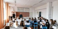 В Тарском районе сотрудники МЧС России провели уроки безопасности для школьников - МЧС России