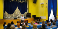 Глава округа Виталий Кутоманов провёл встречу с жителями микрорайона сахарного завода. - Краснояружский район