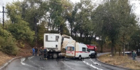В Саратове у Трофимовского моста столкнулись легковушка и фура: есть пострадавшие - ИА Версия-Саратов