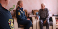 Сотрудники МЧС России поздравили своего легендарного коллегу Николая Богодухова с Днём окончания Второй мировой войны - МЧС Забайкальского края