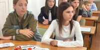 «Прерванный урок»: в Кулунде следователь СК и советник директора школы провели для школьников беседу о ценности жизни и безопасности - Следственный комитет