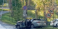 В Новосибирске пьяный водитель врезался в дерево, «Лексус» загорелся — пассажирка в больнице - Precedent.TV