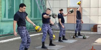 В Красноярске определили сильнейших участников соревнований по армейскому гиревому рывку - Росгвардия
