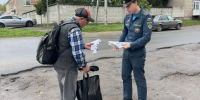 Жители Великолукского муниципального округа получили информативные памятки - МЧС Псковской области