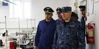 Также Дмитрий Евгеньевич осмотрел помещения для нарушителей, столовую, котельную, швейное производство, банно-прачечный комбинат, общежитие отряда № 2, реабилитационный центр «Аврора», проверил, как ведутся ремонтные работы в общежитии отряда №3. - УФСИН по Алтайскому краю