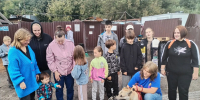 «Корм для животных вместо цветов»: Щербининская школа помогла приюту «Love Animals» - Калининский район