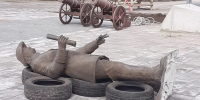 Ждет своего часа: на Петровском бульваре готовят к установке памятник Петру I - Газета Бийский рабочий