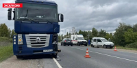 Два человека пострадали в ДТП с фурой в Острове. Фото: ПАИ - InformPskov.Ru