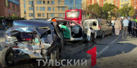 Появились новые кадры массового ДТП на улице Дмитрия Ульянова в Туле - ТК Первый Тульский