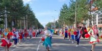 Когда город танцует: как 300 юных танцоров открыли XIV Международный фестиваль еврейской культуры и искусств в Биробиджане. - Центр народного творчества