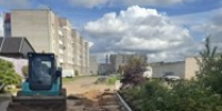 Во дворе на улице Маршала Жукова, 15 начался ремонт - Luki.Ru