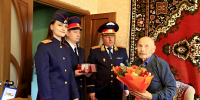 Руководитель и сотрудники следственного управления СК России по Орловской области поздравили ветерана Великой Отечественной войны с днём рождения - Следственный комитет