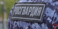 В Пензе неадекватная женщина выбежала на дорогу и начала раздеваться - Progorod58.Ru