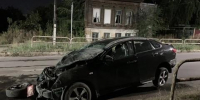 BMW влетел в Nissan на перекрестке в Сызрани: 5 человек в больнице - Волга Ньюс