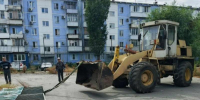 Трактор ДСиГХ снес ограждение спортплощадки на улице Пионерской - Bloknot-Volgodonsk.Ru