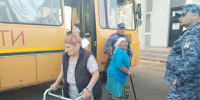 В Беляевку доставили первых эвакуированных из зоны ландшафтного пожара - Ria56.Ru