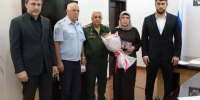 Арсен Шерифов передал боевые награды семьям погибших участников СВО. - Сетевое издание Каспий-Медиа