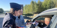 На трассе «Сибирь» в Ангарске автоинспекторы напомнили водителям о безопасности - Baikal24.Ru