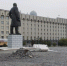 На текущий момент подрядная организация занимается укладкой плиточного покрытия, строительством лестниц и облицовкой фонтана на пл.Космонавтов - Kolyma.Ru