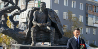 В Якутске почтили память основоположника якутской литературы Алексея Кулаковского - Правительство Республики Саха (Якутия)