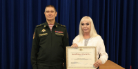 Генерал-полковник Юрий Аверин вручил ведомственные награды Росгвардии сотрудникам Государственного Кремлёвского Дворца - Росгвардия