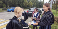 Активисты Камскополянской школы № 2 помогают первоклассникам перейти дорогу - Газета Посинформ