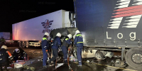 На трассе М-7 во Владимире спасатели извлекли пострадавших из зажатого между фурами автомобиля - ГТРК Владимир