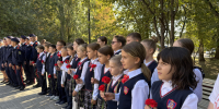 В 85‑ю годовщину начала блокады Ленинграда в Барнауле возложили цветы к памятному знаку - Администрация г. Барнаул