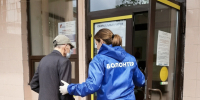 Избиратели с детьми и инвалиды получат личных помощников на выборах в Югре - РИЦ Югра