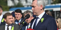 Андрей Травников почтил память жертв блокады Ленинграда в Новосибирске - КП-Новосибирск