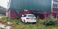 Женщина-водитель на BMW X3 врезалась в препятствие - TltGorod.Ru