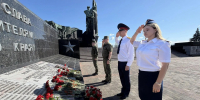 Сотрудники Следственного комитета России почтили память героев Великой Отечественной войны в День освобождения Донбасса - Следственный комитет