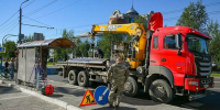 Демонтаж старой остановки в Барнауле / Фото: мэрия Барнаула - ИА Амител