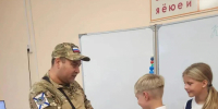 Школу №16 имени Героя России Заволянского В.И. посетил участник специальной военной операции Таалай Акенов - Советско-Гаванский район