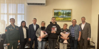 В Клинцах вручили награды героям спецоперации и семьям погибших - Газета Труд