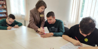 Психолог центра «Доверие» обучила подопечных отделения дневного пребывания техникам борьбы с тревогой - Министерство труда