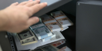 Секретарь с ключом от сейфа. За тысячи долларов поставщика труб для военных она сядет в 2035-м - 47 новостей
