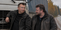 Два дальнобойщика на трассе / Фото: создано в ChatGPT - ИА Амител